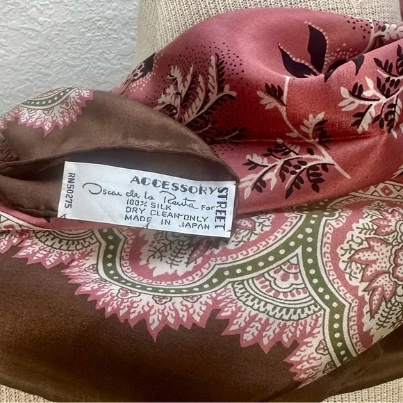 Vintage Oscar de la Renta 100% Silk Scarf - Picture 3 of 6